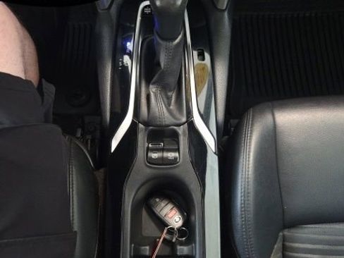 Used 2024 Toyota Corolla Cross XSE w/ Convenience Package image 26