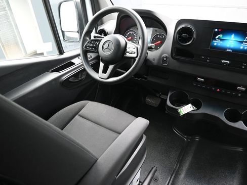 Used 2024 Mercedes-Benz Sprinter 2500 image 24