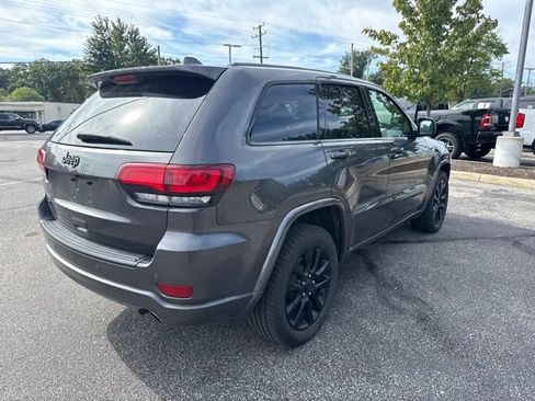 Used 2019 Jeep Grand Cherokee Altitude AWD/4WD image 5