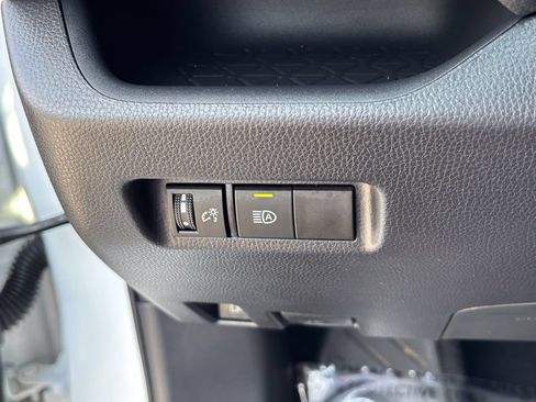 Used 2025 Toyota RAV4 XLE AWD/4WD image 25