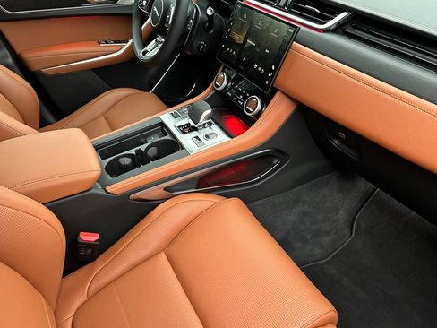 Used 2026 Jaguar F-PACE R-Dynamic S image 31