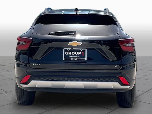 Used 2024 Chevrolet Trax LT w/ LT Convenience Package FWD image 5
