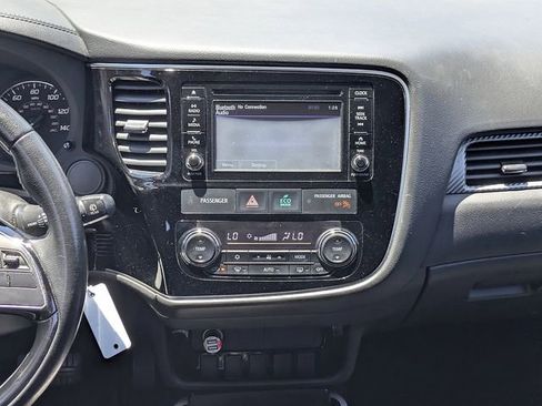 Used 2017 Mitsubishi Outlander ES FWD image 18