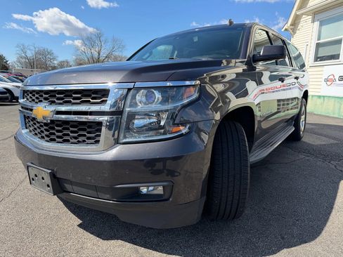 Used 2015 Chevrolet Suburban LT w/ Luxury Package image 9