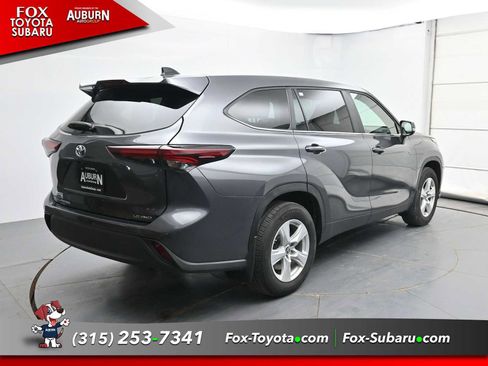 Used 2024 Toyota Highlander LE AWD/4WD image 15