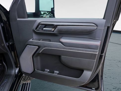 Used 2025 GMC Sierra 2500 AT4X AWD/4WD image 31