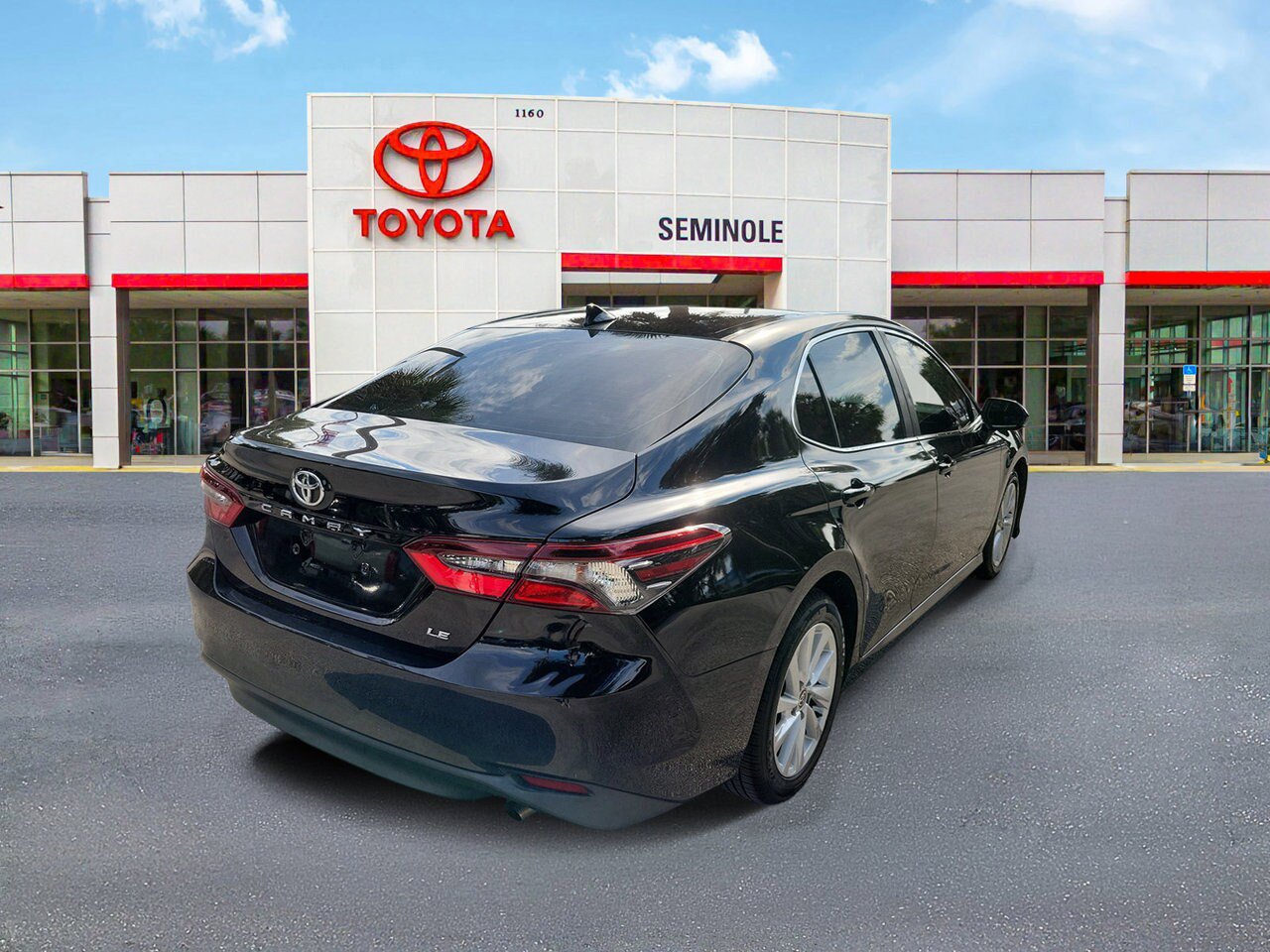 Used 2022 Toyota Camry LE FWD image 3