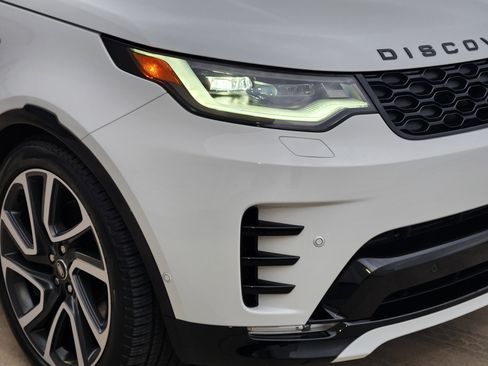 Certified 2025 Land Rover Discovery Dynamic SE image 8