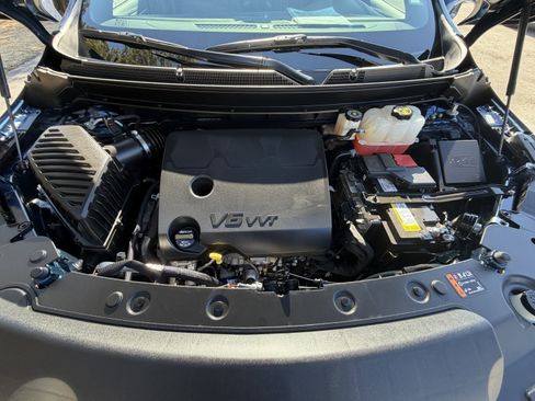 Used 2023 Buick Enclave Essence image 10