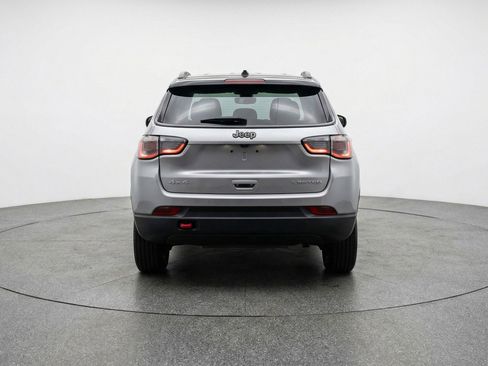 Used 2025 Jeep Compass Trailhawk AWD/4WD image 7