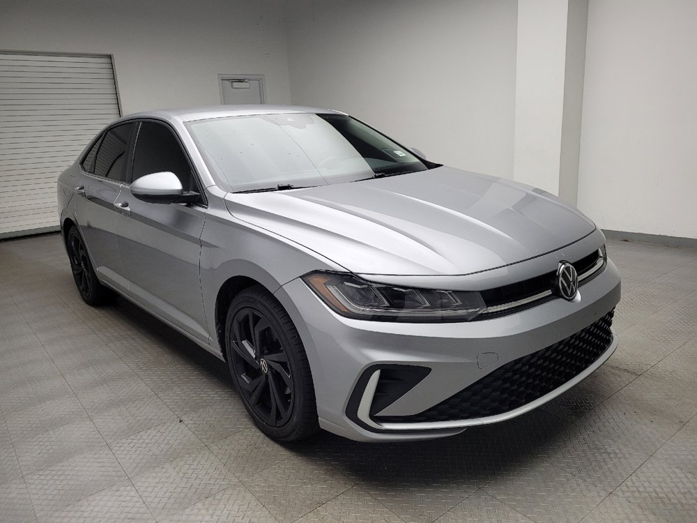 Used 2025 Volkswagen Jetta SE FWD image 13