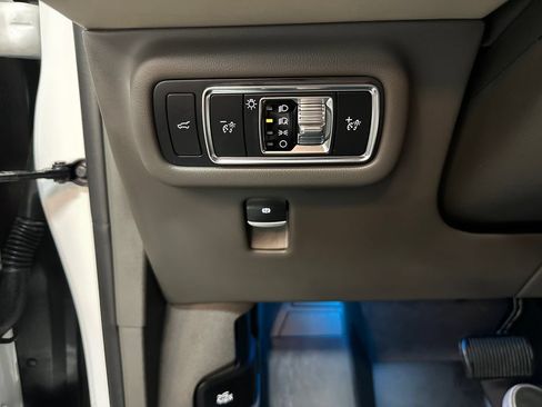Used 2024 Lincoln Nautilus Reserve AWD/4WD image 33