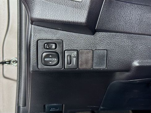 Used 2016 Toyota Corolla LE Premium image 11