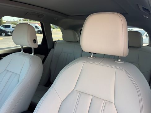 Used 2025 Audi Q5 Premium Plus w/ Premium Plus AWD/4WD image 9