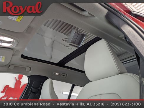 Certified 2024 Volvo XC40 B5 Plus w/ Protection Package Premier image 25