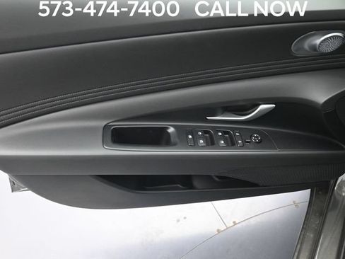 Used 2025 Hyundai Elantra SEL FWD image 11