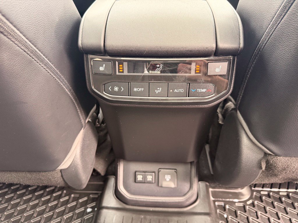 Used 2021 Toyota Highlander Platinum AWD/4WD image 32