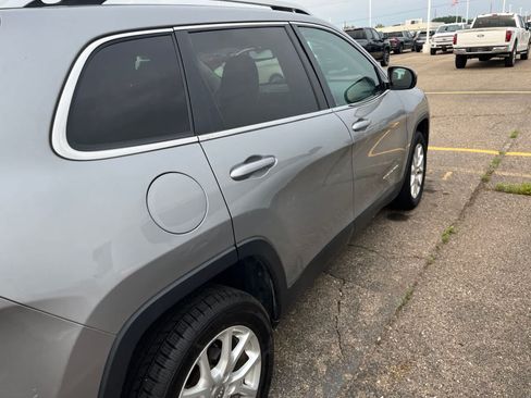 Used 2015 Jeep Cherokee Latitude FWD image 15