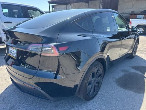 Used 2024 Tesla Model Y 2WD image 5