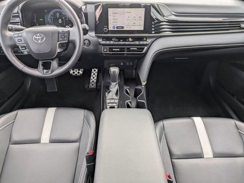 Used 2025 Toyota Camry SE image 11