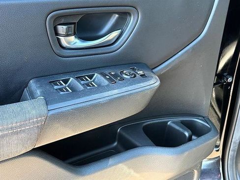 Used 2025 Honda Pilot Sport image 14