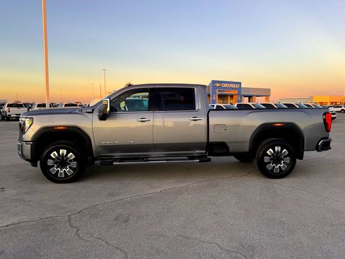 Used 2025 GMC Sierra 2500 Denali w/ Denali Reserve Package image 10