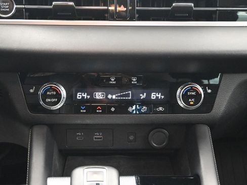 Used 2023 Mitsubishi Outlander SEL image 35