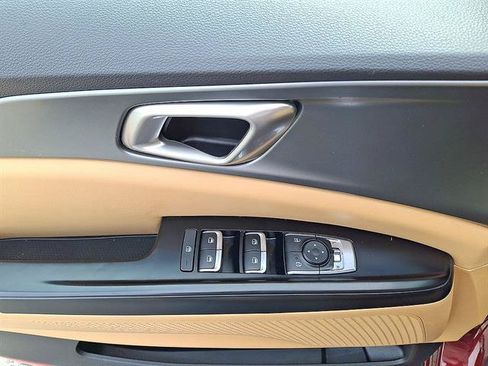 Used 2024 Kia Carnival LX FWD image 10
