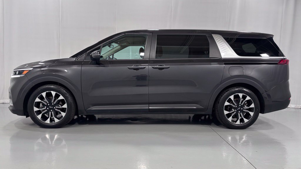 Used 2024 Kia Carnival EX FWD image 9