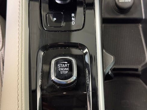Used 2024 Volvo XC90 B6 Plus AWD/4WD image 41