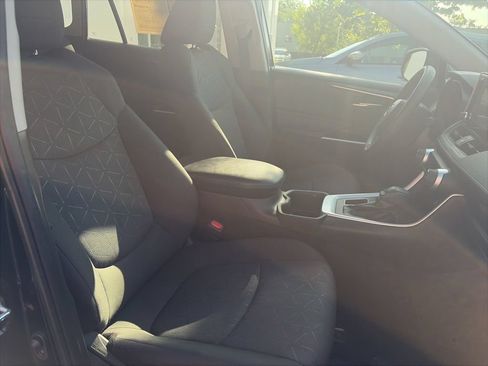 Used 2024 Toyota RAV4 XLE FWD image 31
