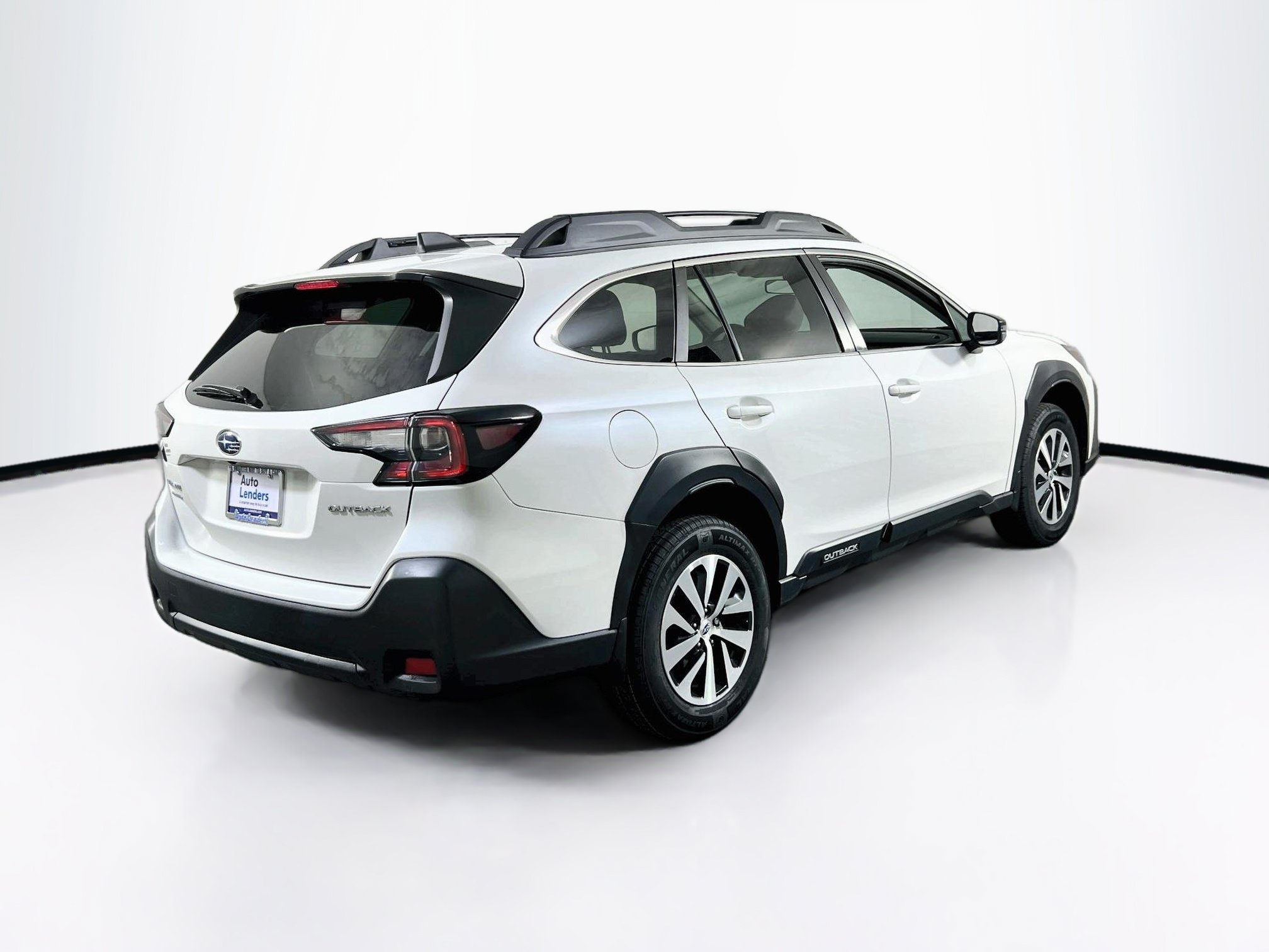 Used 2023 Subaru Outback Premium AWD/4WD image 5