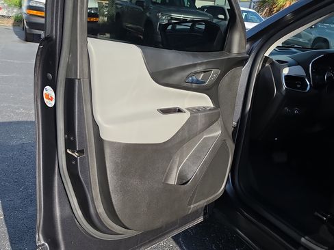 Used 2022 Chevrolet Equinox LT FWD image 17