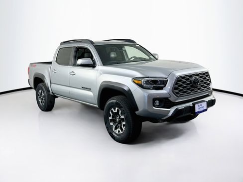 Used 2022 Toyota Tacoma TRD Off-Road w/ TRD Premium Off Road Package AWD/4WD image 3