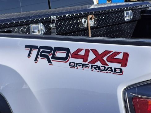Used 2023 Toyota Tacoma TRD Off-Road w/ TRD Premium Off Road Package image 9