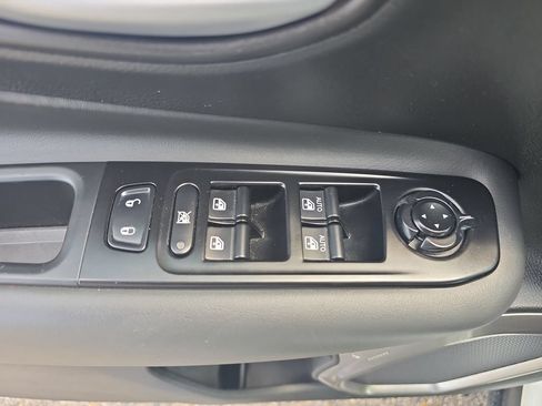 Used 2020 Jeep Renegade Limited w/ UConnect 8.4 Nav Group AWD/4WD image 23