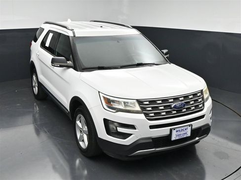 Used 2016 Ford Explorer XLT AWD/4WD image 22