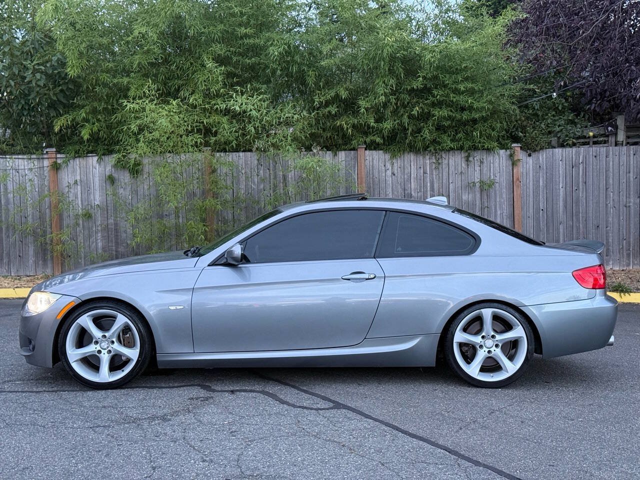 Used 2012 BMW 335i Coupe w/ M Sport Pkg RWD image 2
