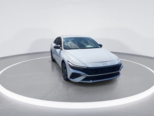 Certified 2025 Hyundai Elantra SEL FWD image 3