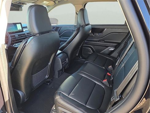 New 2026 Lincoln Corsair Premiere image 9