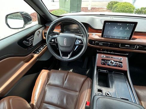 Used 2021 Lincoln Aviator Reserve w/ Equipment Group 202A AWD/4WD image 9