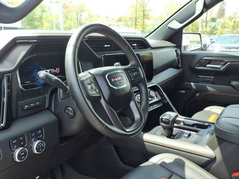 Used 2024 GMC Sierra 1500 AT4 w/ Technology Package AWD/4WD image 24