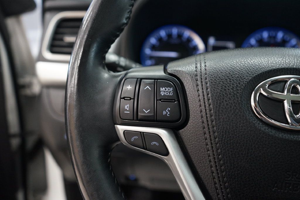 Used 2018 Toyota Highlander Limited Platinum AWD/4WD image 35