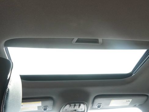 Used 2024 Chevrolet Trax RS w/ Sunroof Package FWD image 18