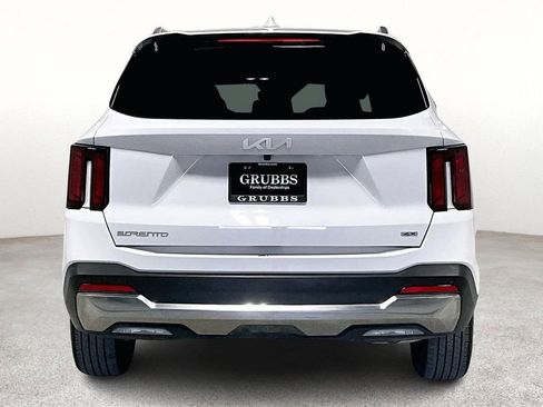 Used 2024 Kia Sorento S image 6