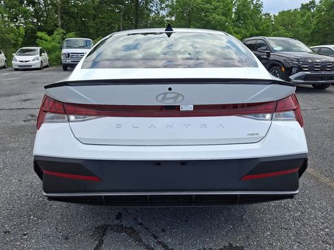 New 2025 Hyundai Elantra SEL image 6