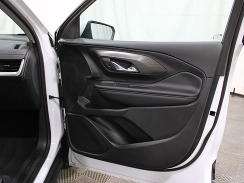 Used 2024 GMC Terrain SLT image 28