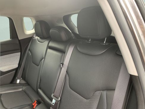 Used 2022 Jeep Compass Latitude image 11