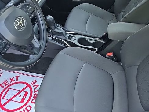 Used 2021 Toyota Corolla LE image 2