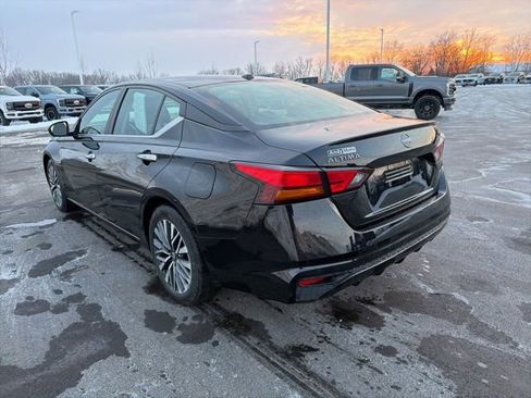 Used 2024 Nissan Altima 2.5 SV image 3